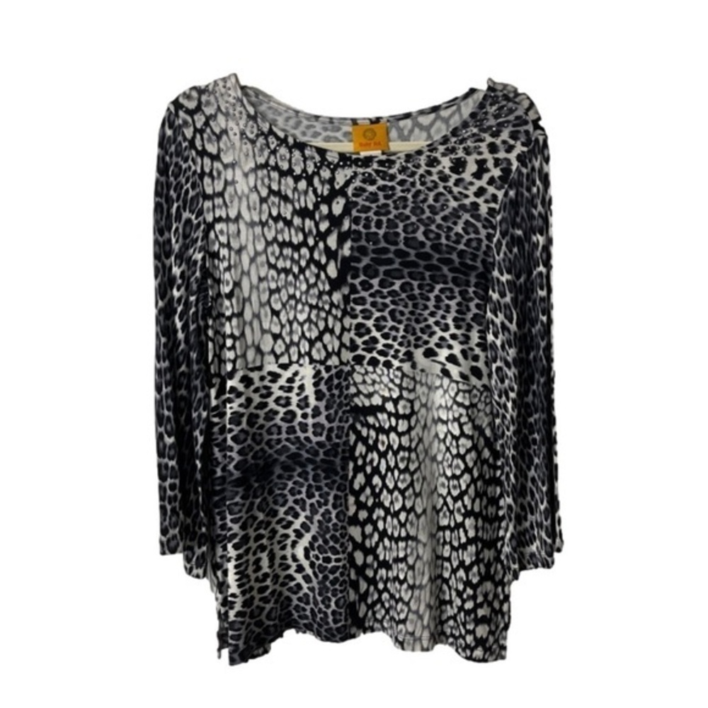 ⭐️ Ruby Rd. Embellished animal print 3/4 sleeve top- size Small